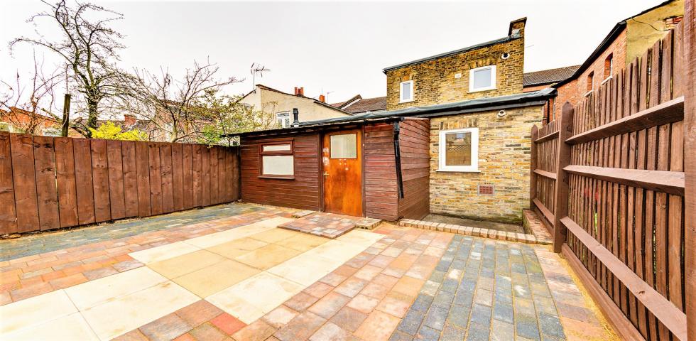 			 , 1 Bedroom, 1 bath, 1 reception Flat			 High Road, DOLLIS HILL